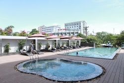 Khách Sạn Dragon Sea Hotel - Bể bơi 1